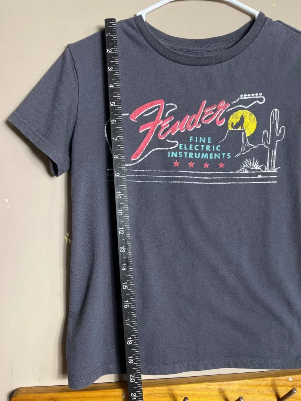 Fender Electric Tshirt Desert Charcoal Gray Unisex Crop Logo Graphic Grunge XS - Picture 4 of 6